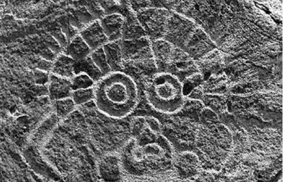 ​科学揭秘人面岩绘之谜，诡异的人脸岩绘是本始人的佳构
