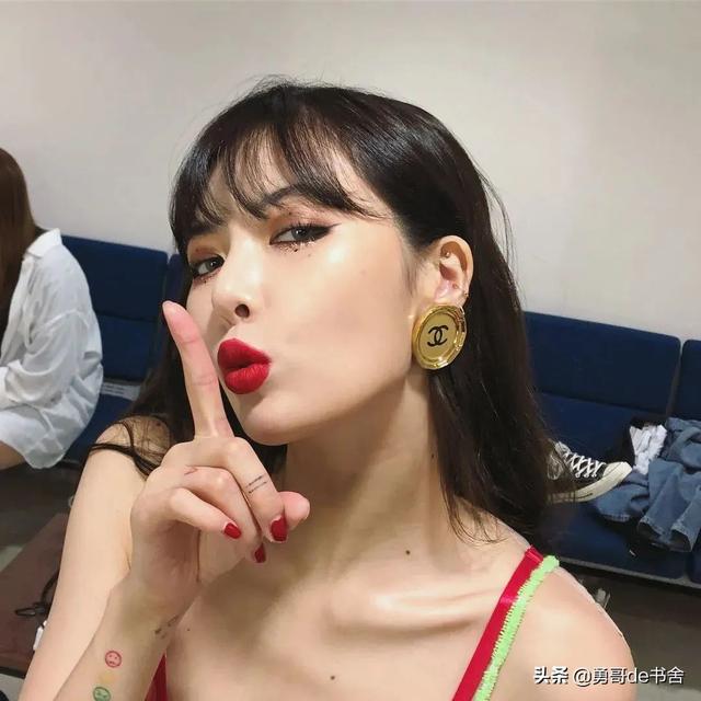 杨幂共有几套豪宅(月薪百万住京城大别墅)(46)