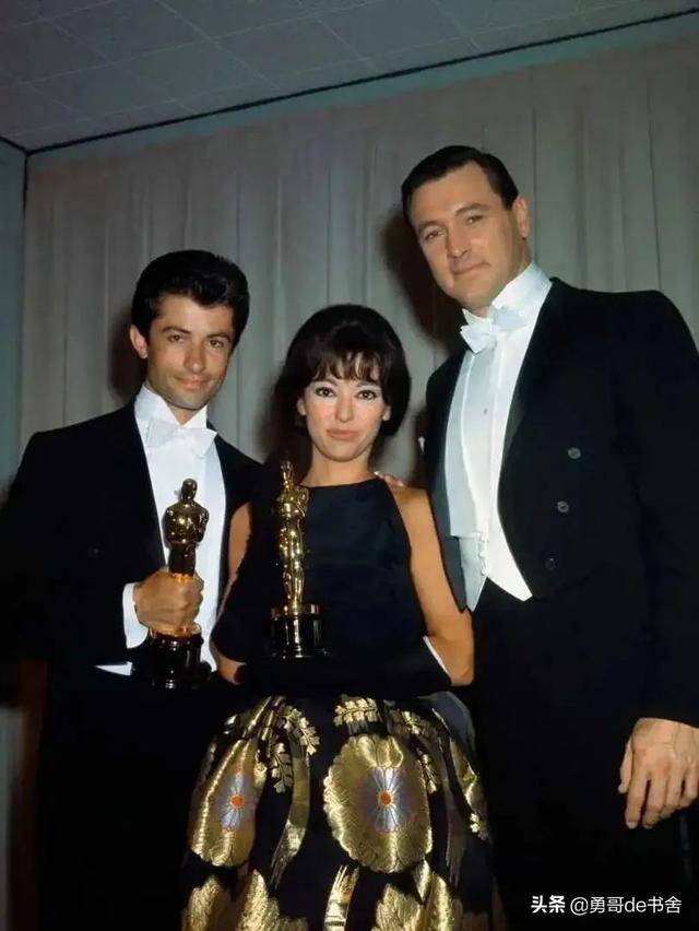 杨幂共有几套豪宅(月薪百万住京城大别墅)(49)