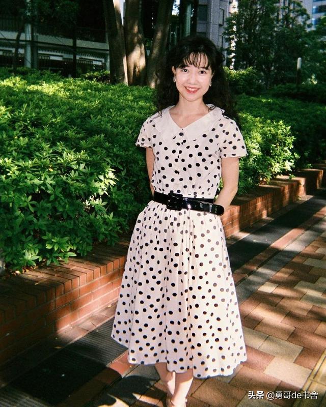 杨幂共有几套豪宅(月薪百万住京城大别墅)(35)