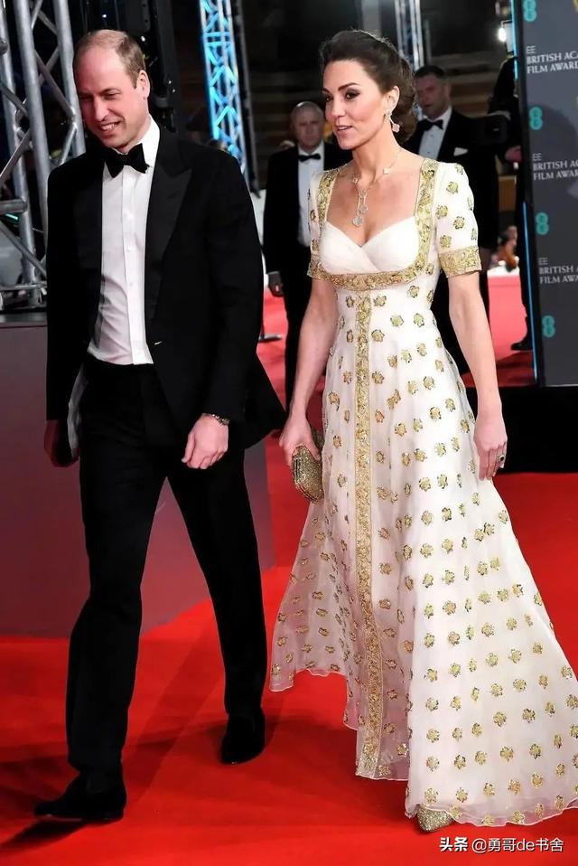 杨幂共有几套豪宅(月薪百万住京城大别墅)(55)