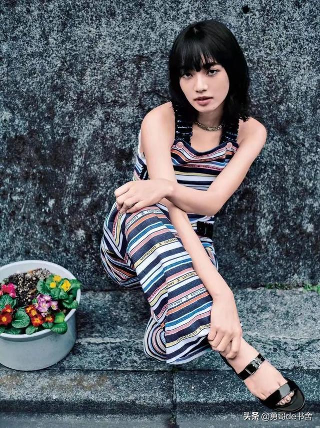 杨幂共有几套豪宅(月薪百万住京城大别墅)(27)