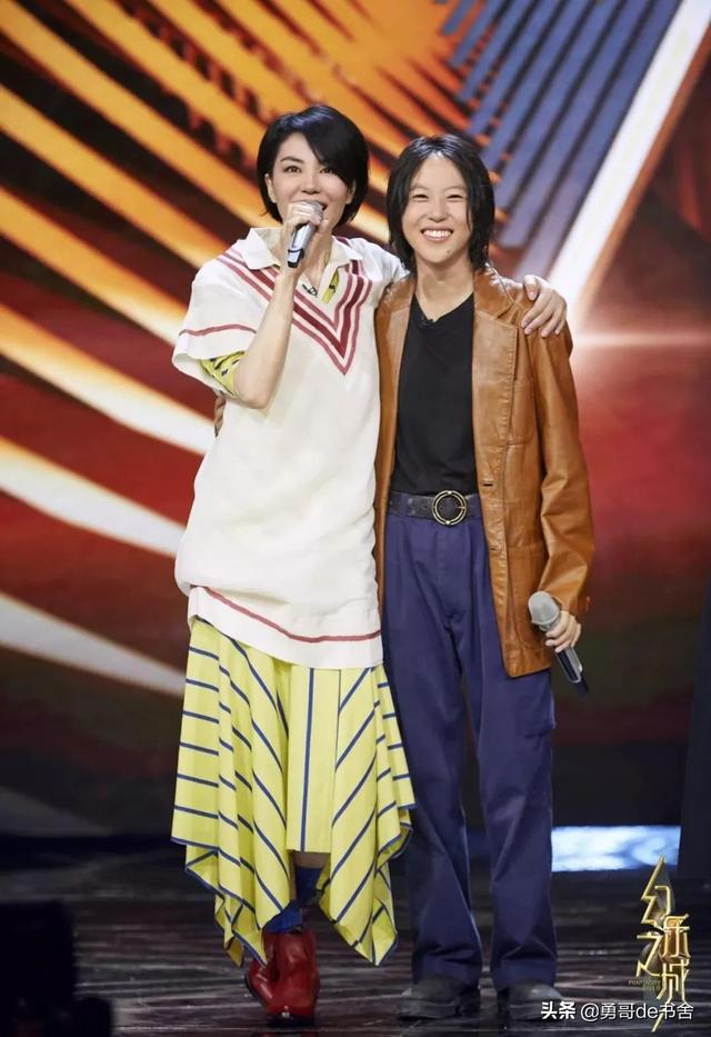 杨幂共有几套豪宅(月薪百万住京城大别墅)(15)