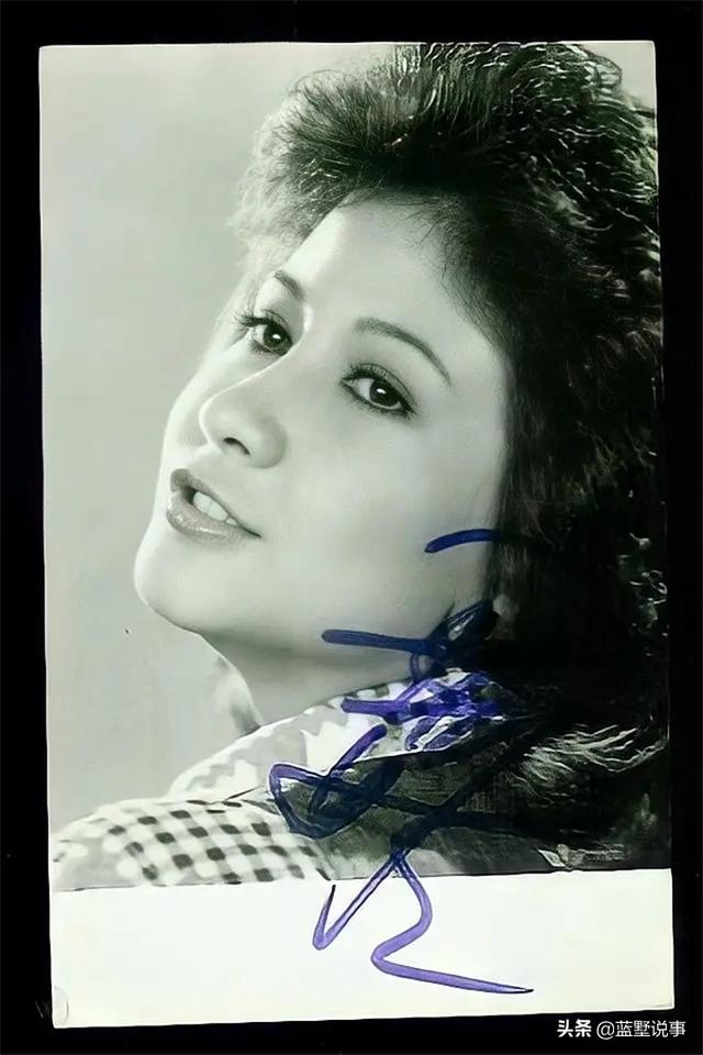 甄妮个人资料大全(香港歌坛巨头甄妮惊艳美照)(11)