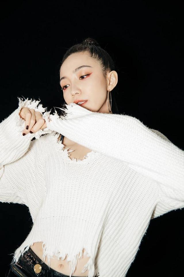 歌手张天的身材(用想象力唱歌的酷女孩)(4)