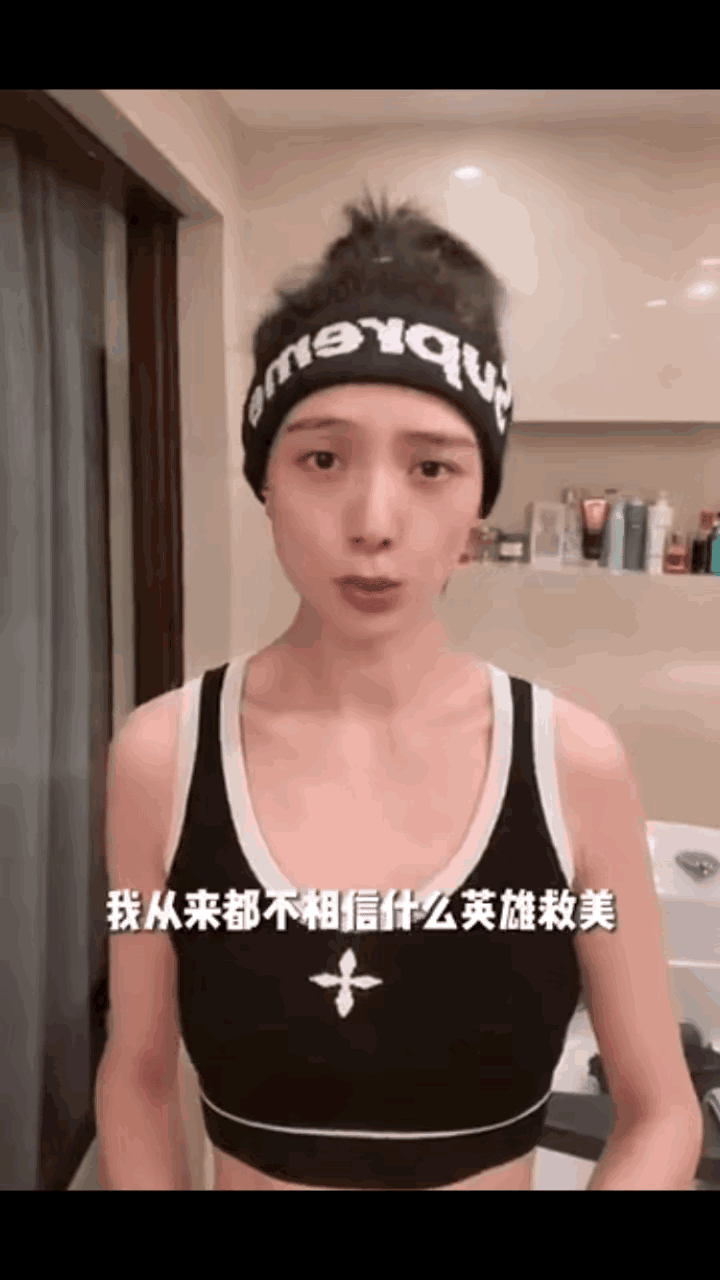 刘恺威与李晓峰现身机场(刘恺威与女友李晓峰官宣后首秀恩爱)(13)