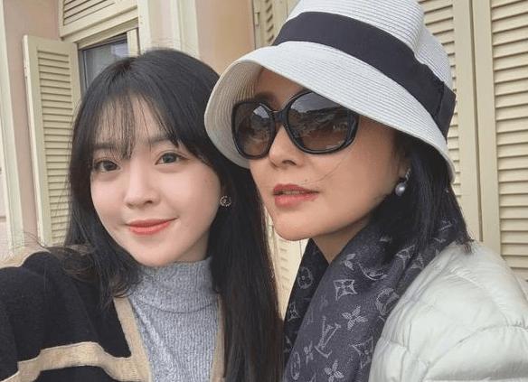 王中磊老婆王晓蓉个人资料(王中磊携带妻女现身戛纳)(4)