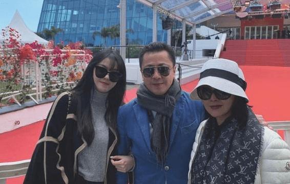 王中磊老婆王晓蓉个人资料(王中磊携带妻女现身戛纳)(1)