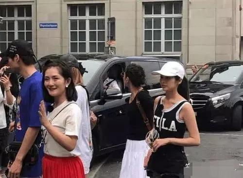 网曝杨幂多次遭小男友求婚（她爆杨幂怀孕被称小三）(32)