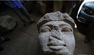 ​揭秘古埃及法老巨石头像，沉1吨的美西斯两世石像_常睹