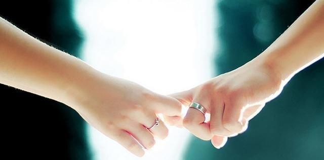 戒指 中指,戒指戴在中指上有什么意思吗?图3