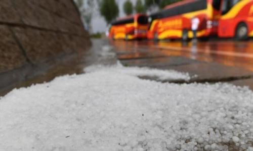 冰雹是怎么形成的，冰雹是怎么形成的，为什么像海南地区这样的气候也会下冰雹？图6