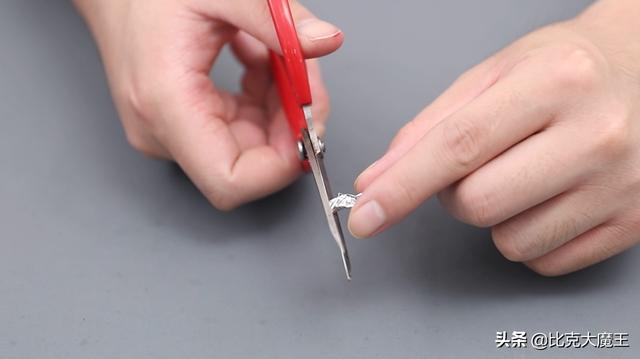 怎么用手动刮胡刀正确刮胡子(刮胡刀钝了不用愁)(4)