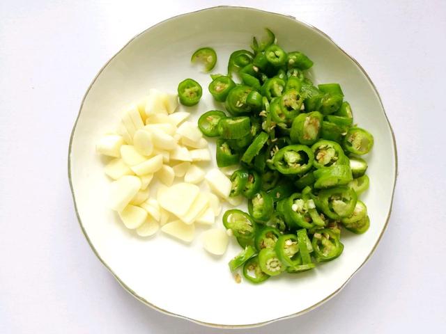 怎样炒空心菜才好吃又简单（秋天要多吃空心菜）(6)