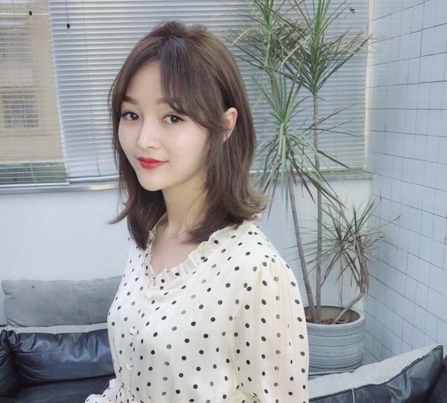 头发少的发型,头发少,脸小,留什么发型好?图11