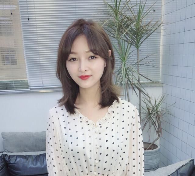 头发少的发型,头发少,脸小,留什么发型好?图12