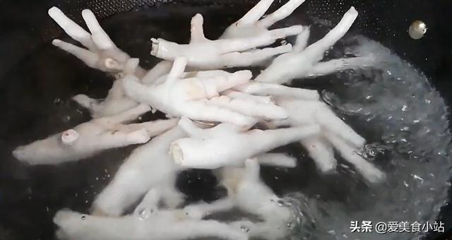 怎样做卤鸡爪像买的那样好吃（这么做出来的鸡爪比买的还香）(6)