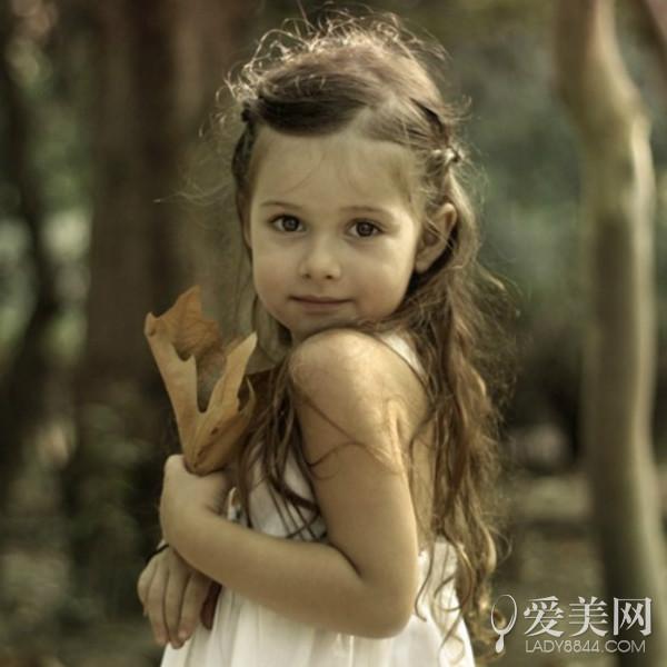 儿童美式发型女孩扎头发(精选欧美女童扎法发型)(8)