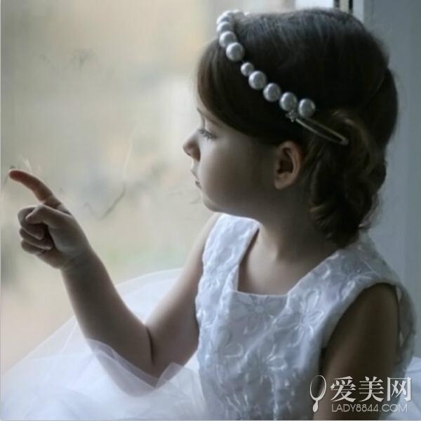 儿童美式发型女孩扎头发(精选欧美女童扎法发型)(7)
