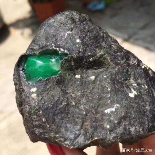 七大场口翡翠原石的特点讲解(全网最详细翡翠原石八大场口介绍)(6)