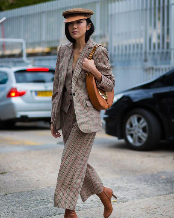 秋冬宽松直筒翻边牛仔裤搭配靴(最近火了一种穿法)(6)