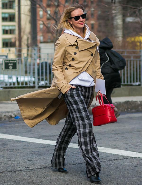 秋冬宽松直筒翻边牛仔裤搭配靴(最近火了一种穿法)(2)