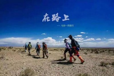 ​一光年就是光在一年中所走的距离（依靠我们步行走）