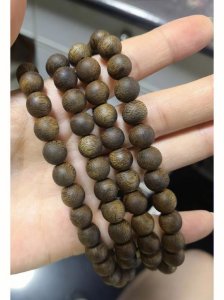 ​怎样鉴别真假沉香手串（教您辨别沉香手串真假四大步骤）