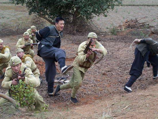 (十部天雷滚滚抗日神剧)(5)