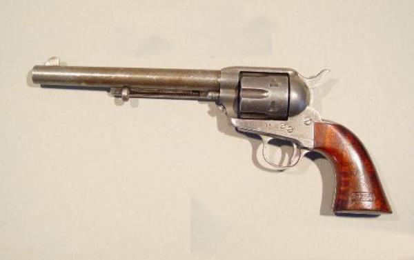 柯尔特38口径特种转轮手枪（备受美国西部牛仔喜欢的柯尔特单动式转轮手枪究竟有何过人之处）(1)