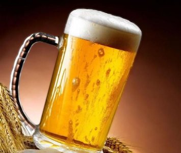 ​啤酒是用什么做的,啤酒有哪些原料制成