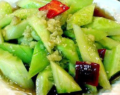 蒜泥黄瓜怎么做才好吃(可口的蒜泥黄瓜这样做)(2)