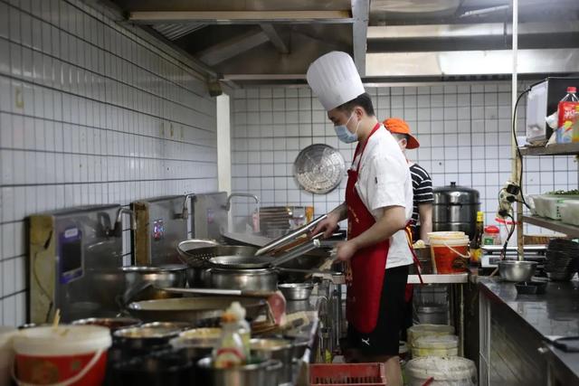 附近好的川菜馆推荐(这家普通的川菜馆决定免费请人吃饭)(3)