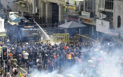 ​早安世界斯里兰卡首都爆发抗议游行（早安世界斯里兰卡首都爆发抗议游行）