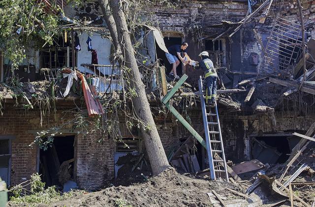 早安世界斯里兰卡首都爆发抗议游行(早安世界斯里兰卡首都爆发抗议游行)(11)