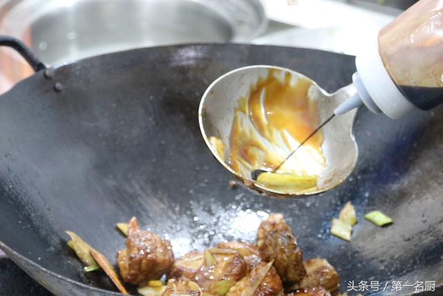 正宗红烧排骨的做法步骤(大厨分享红烧排骨的家常做法)(7)