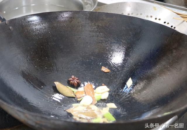 正宗红烧排骨的做法步骤(大厨分享红烧排骨的家常做法)(6)