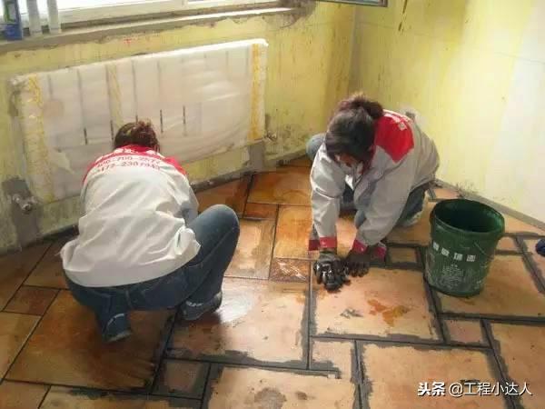 怎么挑选地面装饰材料(四种常用地面装饰材料及其施工要点)(3)