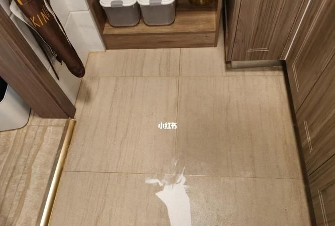 厨房地面有油滑怎么办呢