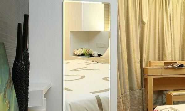 家里的穿衣镜适合放在哪里