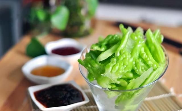 苦瓜生吃还是熟吃好,谁减肥的时候试过生吃苦瓜?有什么体会?效果怎么样?怎么吃效果好?细说一下?谢谢?图6