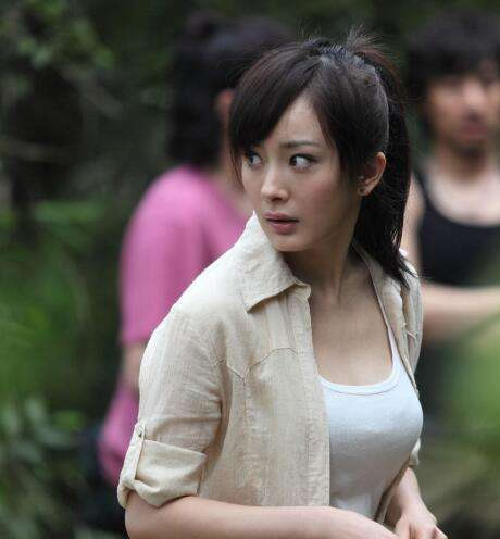 杨幂的胸围:杨幂的胸围进化史从A到D真相