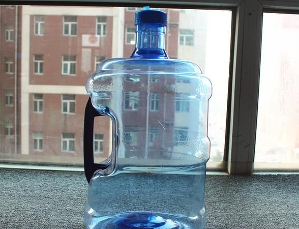 桶装矿泉水一桶有多重