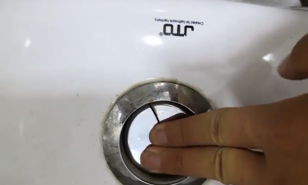 纸巾堵了厕所,用什么方法可以疏通?,厕所被卫生纸堵住了怎么办蹲坑型的图7