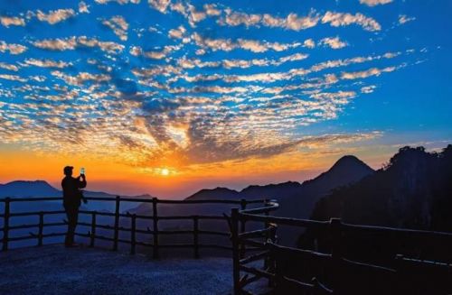 埋葬的拼音怎么写?埋葬的拼音怎么读-第1张图片-