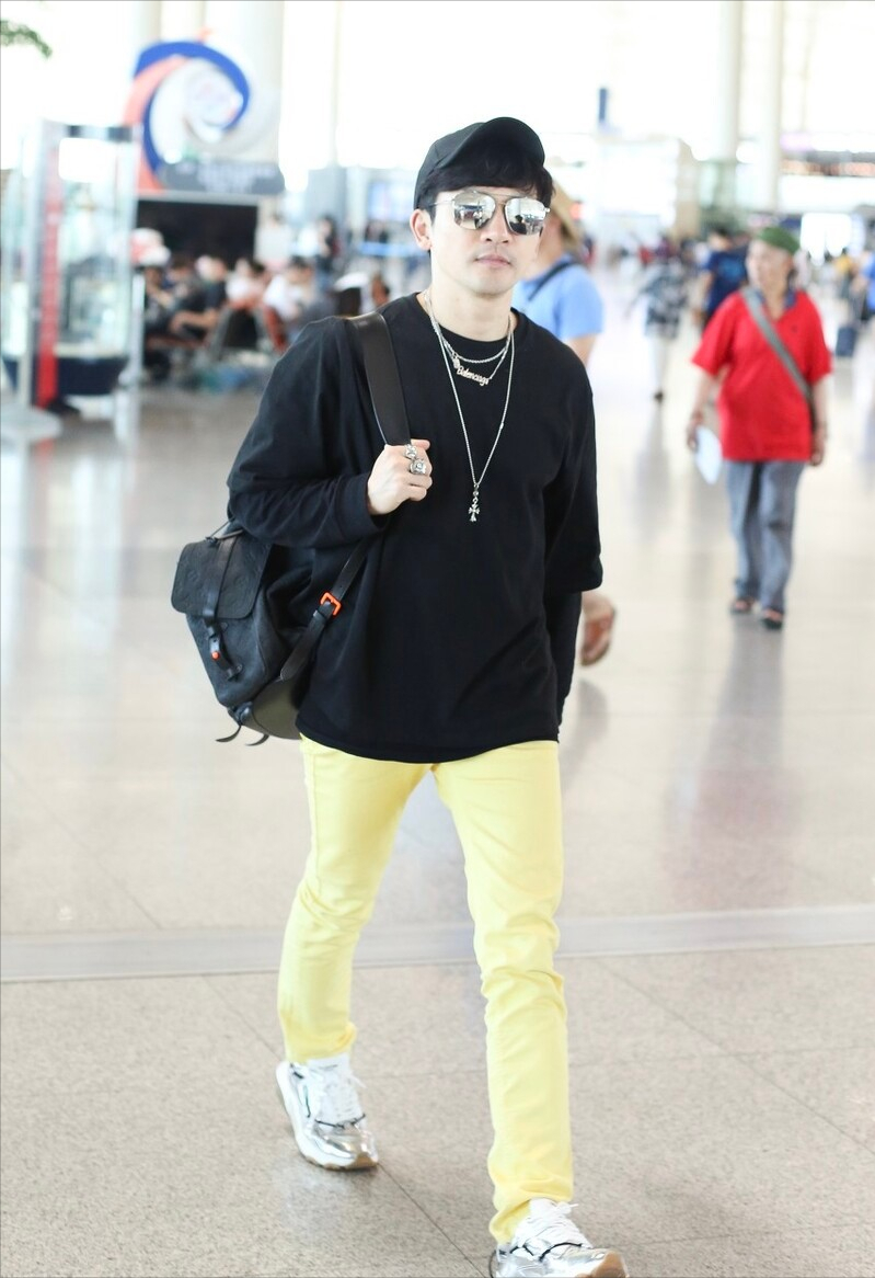 苏有朋的真实年龄有多大,衣品不比小鲜肉差,造型看着很年轻