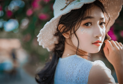 ​女生夸你帅怎么回答(女生夸你帅怎么幽默回复)