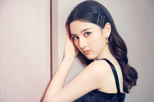 “京圈小花”宋祖儿:出道前与富二代相恋,爆红后与舒畅形同陌路