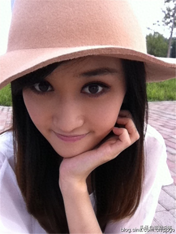 《乡村爱情》小李老师唐艺兮的戏里戏外,一个率真美丽的女孩