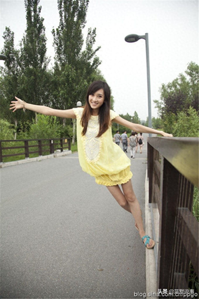 《乡村爱情》小李老师唐艺兮的戏里戏外,一个率真美丽的女孩